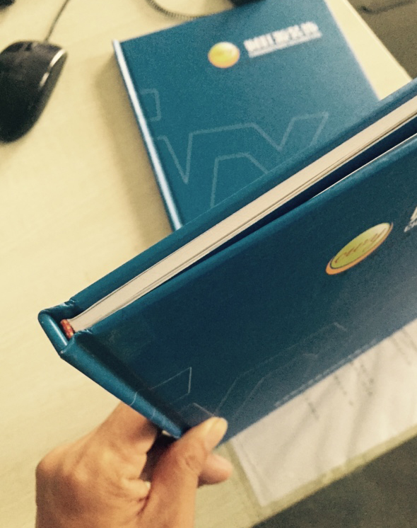 財(cái)旺源裝飾硬殼精裝畫冊(cè)裝訂方式